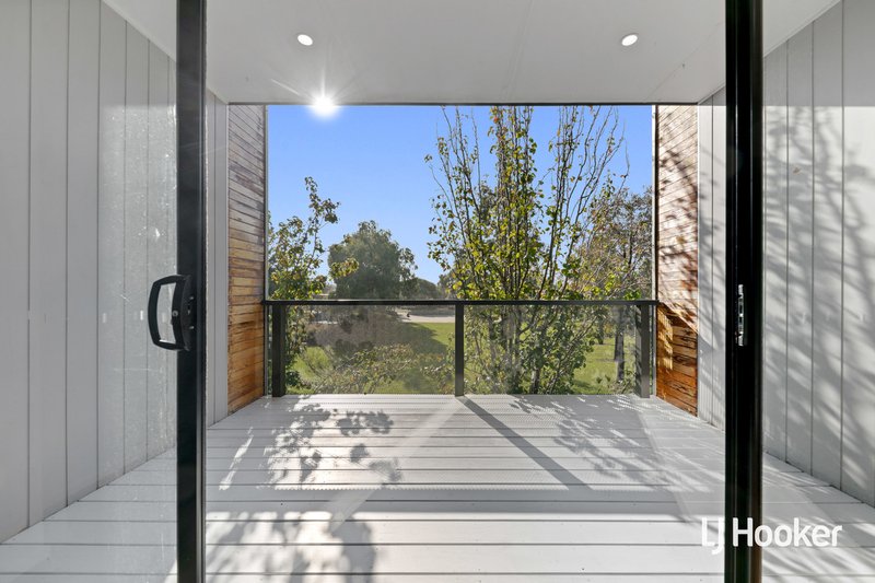 Photo - 8 Flagship Way, Point Cook VIC 3030 - Image 8