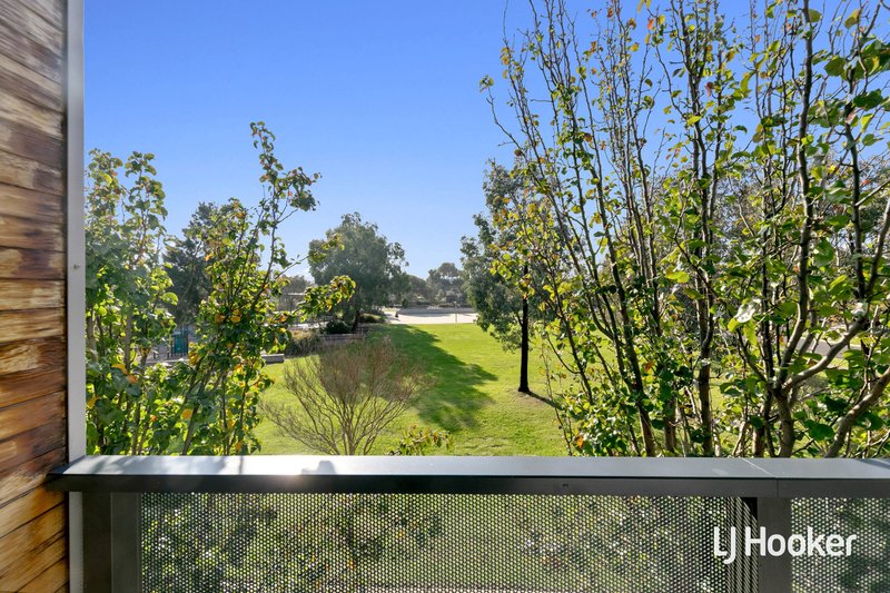 Photo - 8 Flagship Way, Point Cook VIC 3030 - Image 9