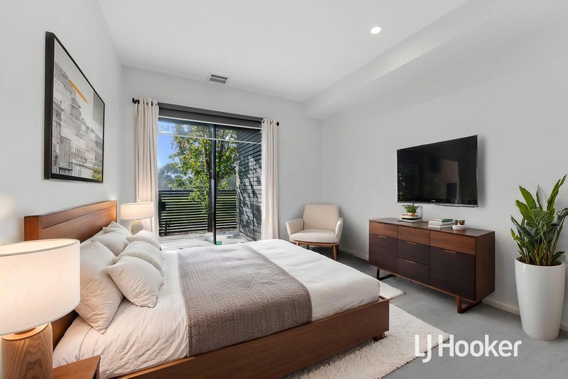 Photo - 8 Flagship Way, Point Cook VIC 3030 - Image 10