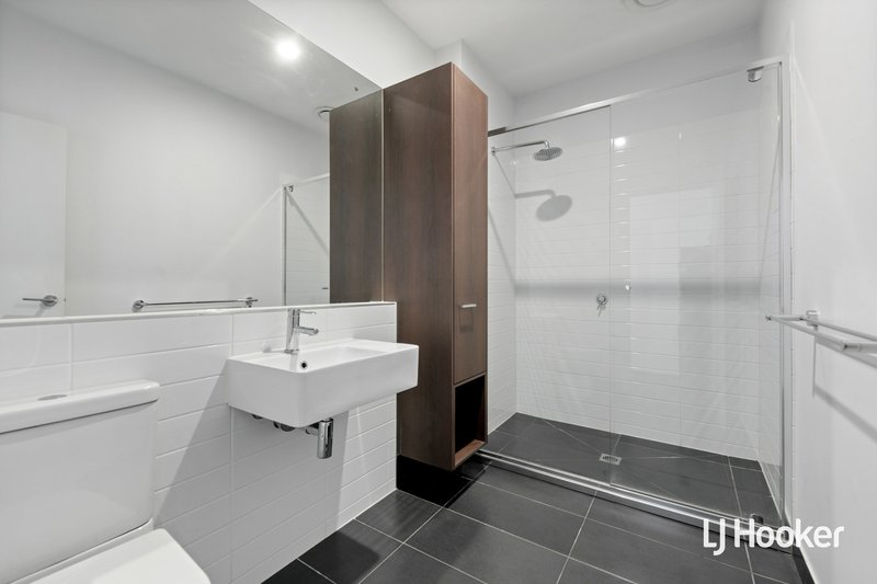 Photo - 8 Flagship Way, Point Cook VIC 3030 - Image 11
