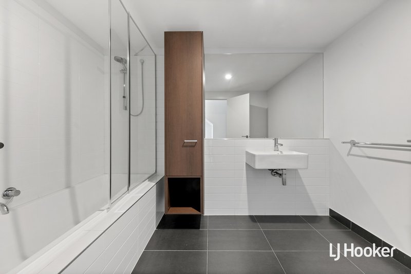 Photo - 8 Flagship Way, Point Cook VIC 3030 - Image 13