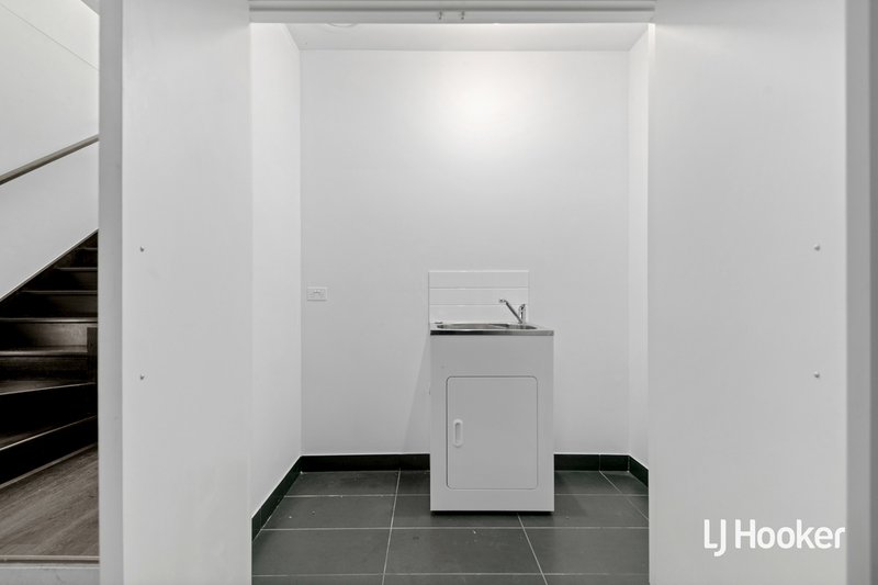 Photo - 8 Flagship Way, Point Cook VIC 3030 - Image 14