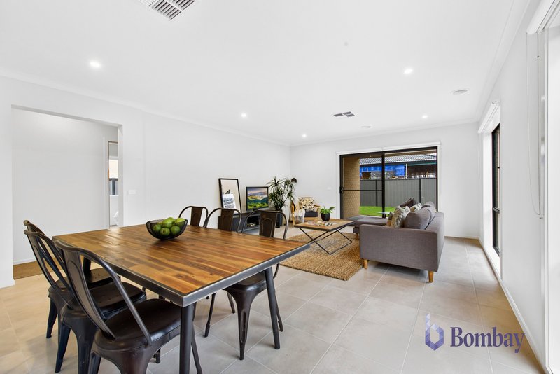 Photo - 8 Flaubert Road, Craigieburn VIC 3064 - Image 5