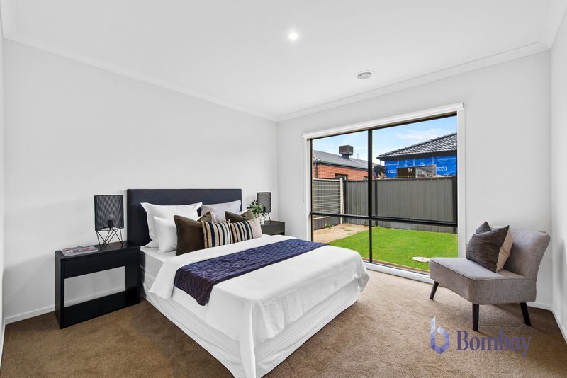 Photo - 8 Flaubert Road, Craigieburn VIC 3064 - Image 9