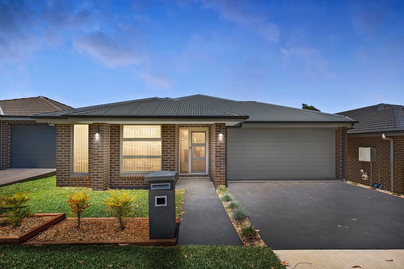 8 Fleet Avenue, Jordan Springs NSW 2747