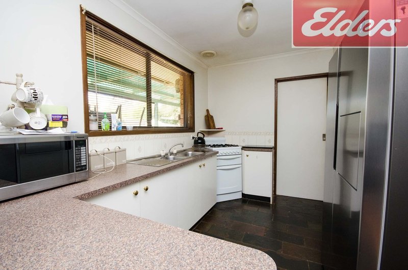 Photo - 8 Fletcher Court, Wodonga VIC 3690 - Image 2