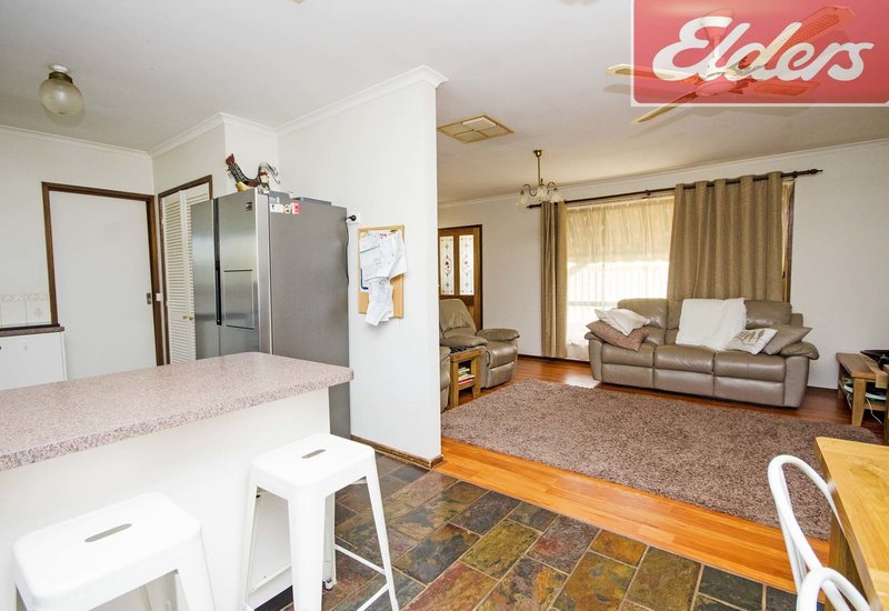 Photo - 8 Fletcher Court, Wodonga VIC 3690 - Image 5