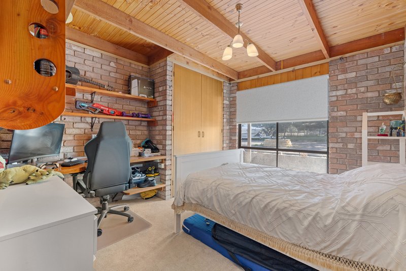 Photo - 8 Fletcher Road, Cranbourne South VIC 3977 - Image 11