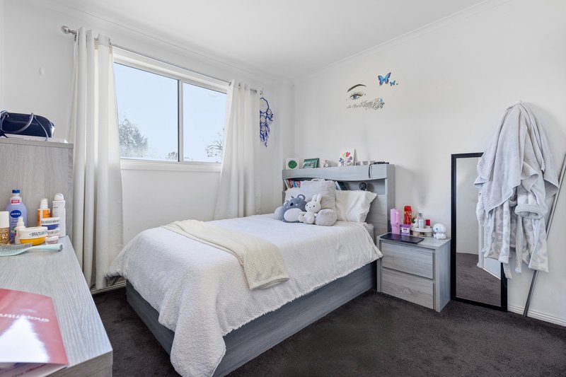 Photo - 8 Fletcher Road, Cranbourne South VIC 3977 - Image 16