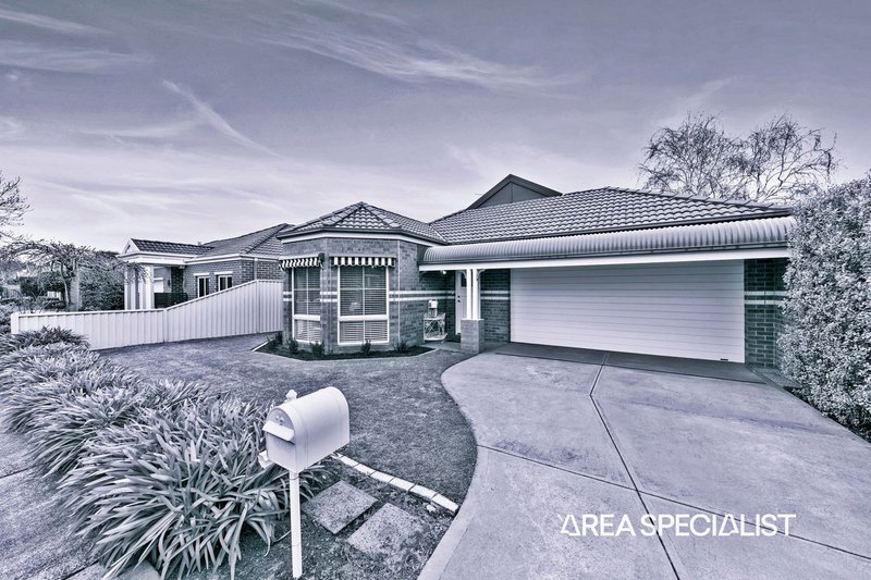 8 Flinders Chase, Pakenham VIC 3810