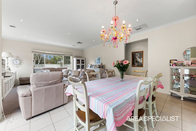 Photo - 8 Flinders Chase, Pakenham VIC 3810 - Image 6