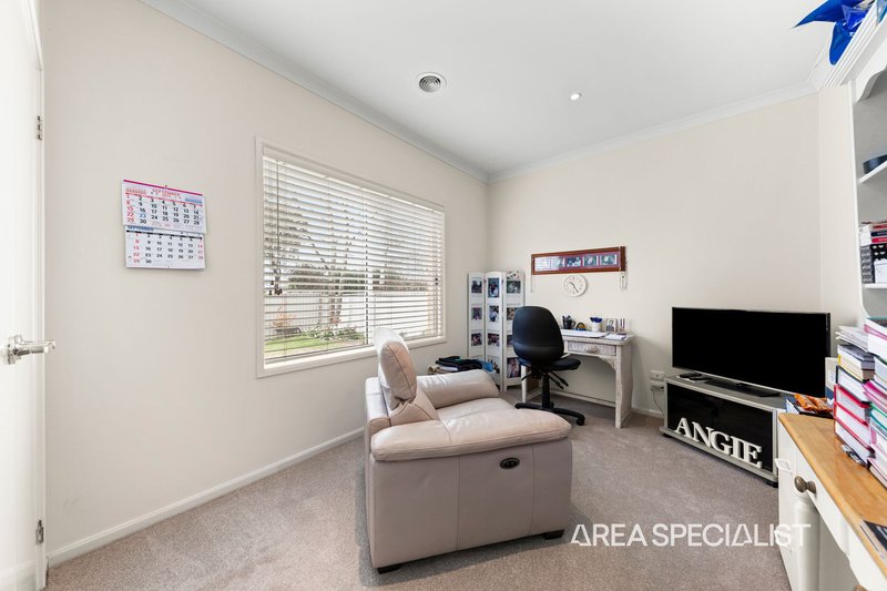 Photo - 8 Flinders Chase, Pakenham VIC 3810 - Image 8