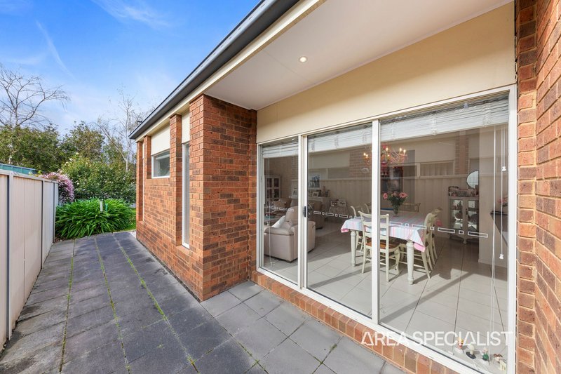 Photo - 8 Flinders Chase, Pakenham VIC 3810 - Image 12