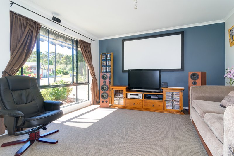 Photo - 8 Flora Court, Flagstaff Hill SA 5159 - Image 3