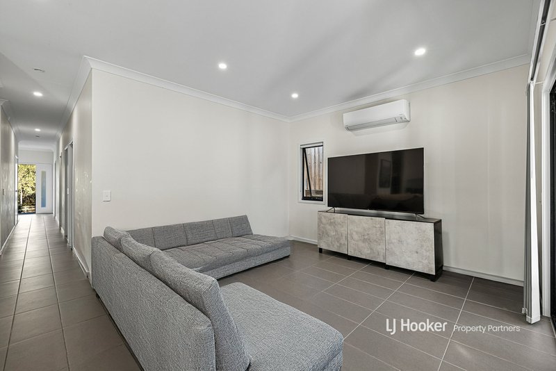 Photo - 8 Forbes Crescent, Upper Kedron QLD 4055 - Image 2