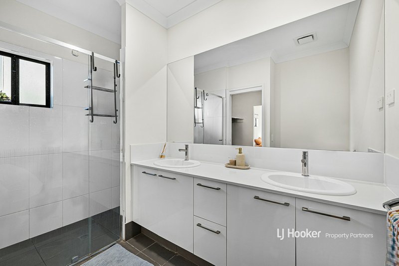 Photo - 8 Forbes Crescent, Upper Kedron QLD 4055 - Image 9