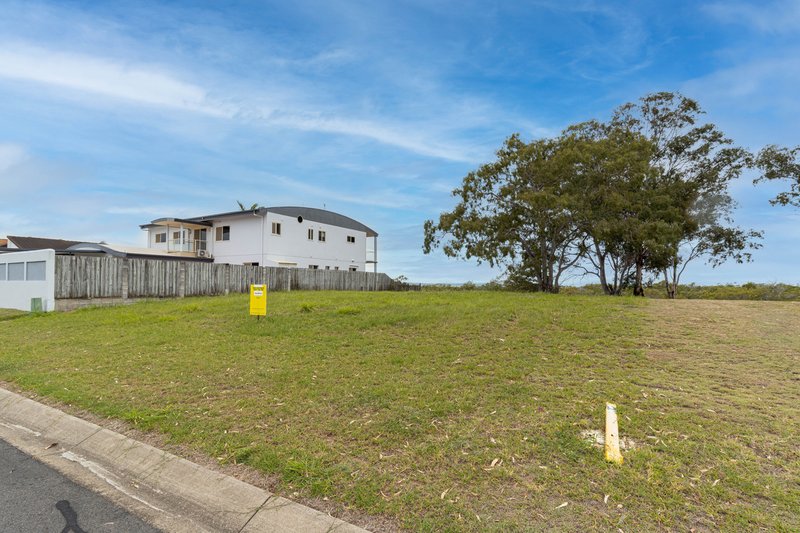 8 Foreshore Drive, Urangan QLD 4655