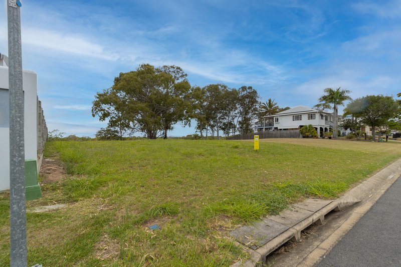 Photo - 8 Foreshore Drive, Urangan QLD 4655 - Image 2