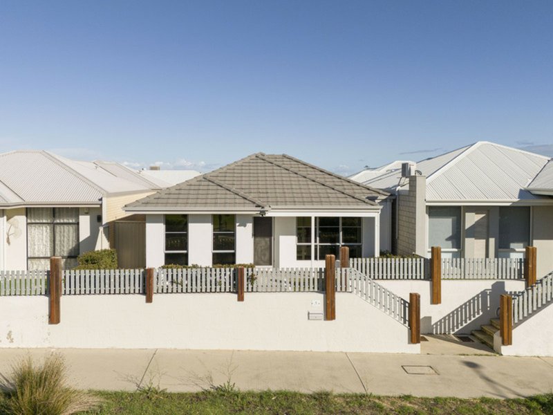 Photo - 8 Forestay Turn, Alkimos WA 6038 - Image 1