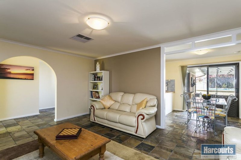 Photo - 8 Freya Avenue, Hallett Cove SA 5158 - Image 5