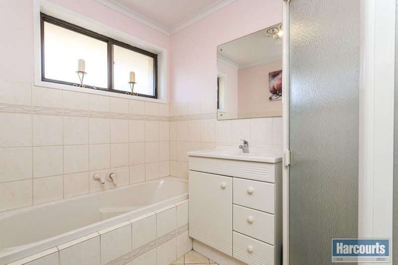 Photo - 8 Freya Avenue, Hallett Cove SA 5158 - Image 14