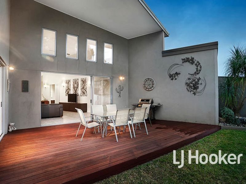 8 Fuchsia Crescent, Point Cook VIC 3030