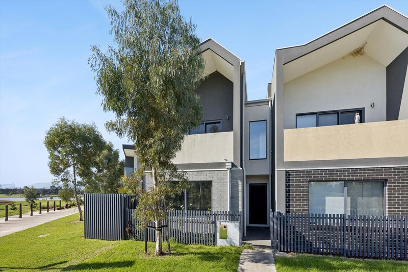 Photo - 8 Gahnia Walk, Rowville VIC 3178 - Image 1