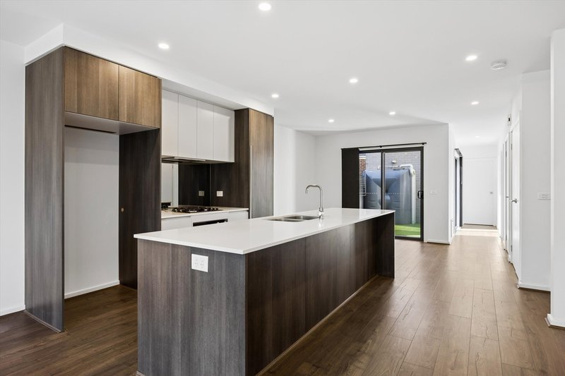 Photo - 8 Gahnia Walk, Rowville VIC 3178 - Image 4