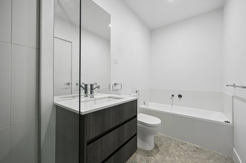 Photo - 8 Gahnia Walk, Rowville VIC 3178 - Image 5