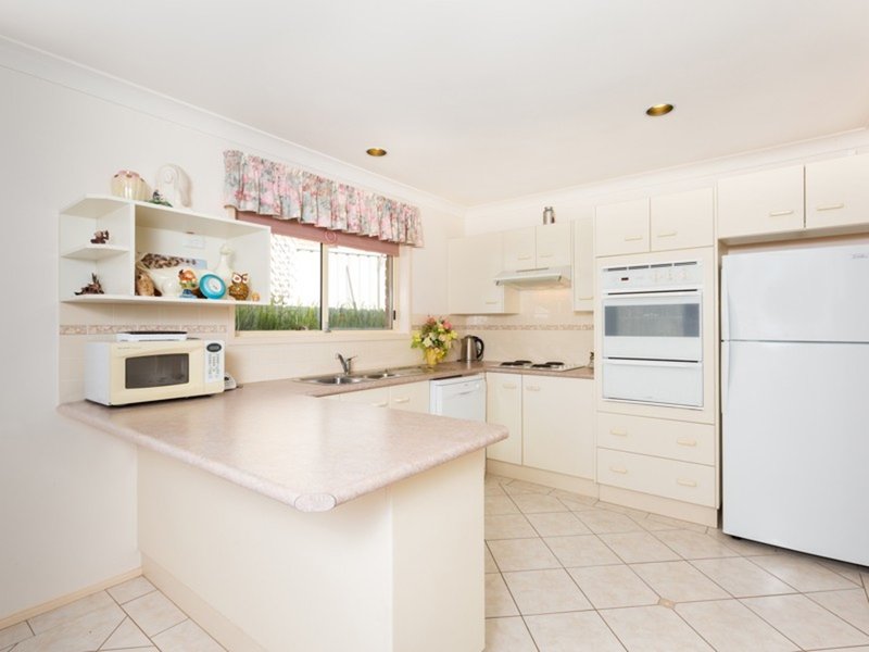 Photo - 8 Galahad Street, Valentine NSW 2280 - Image 4