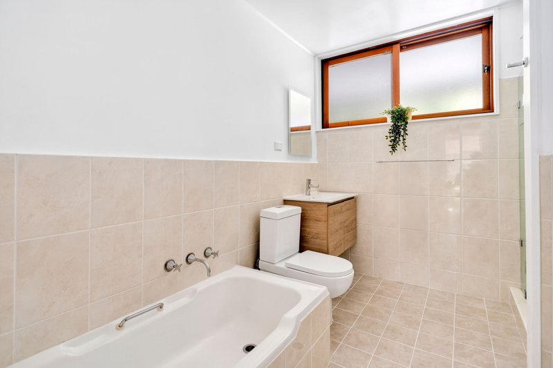 Photo - 8 Galway Avenue, Killarney Heights NSW 2087 - Image 5
