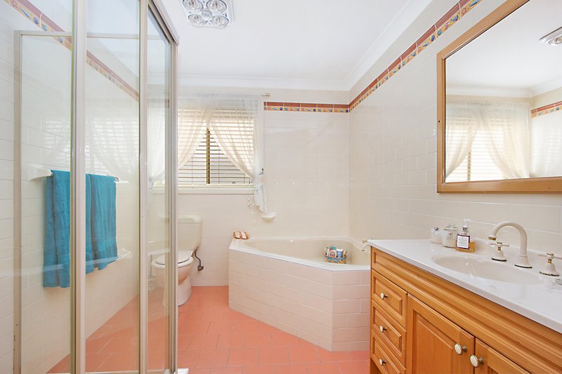 Photo - 8 Gardenset Grove, Blacktown NSW 2148 - Image 6