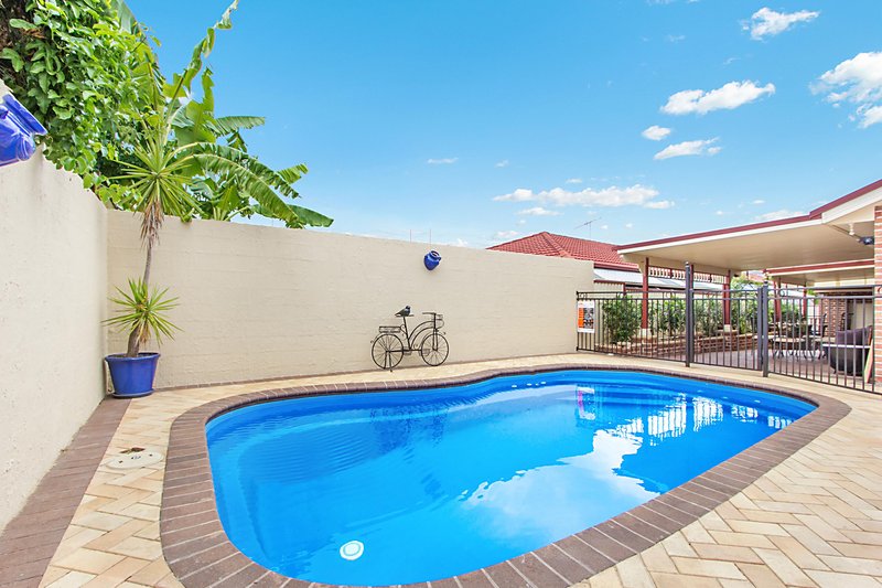 Photo - 8 Gardenset Grove, Blacktown NSW 2148 - Image 9