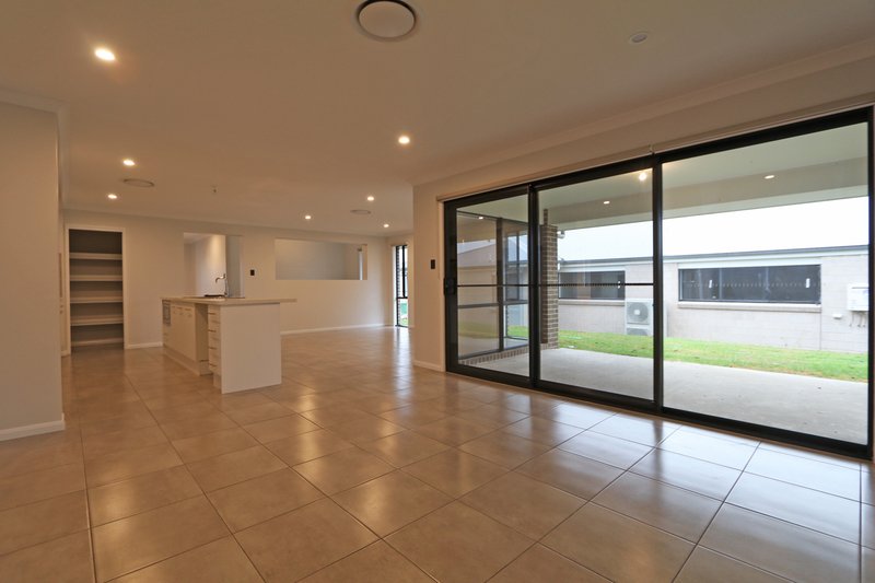 Photo - 8 Gerbera Close, Hamlyn Terrace NSW 2259 - Image 4