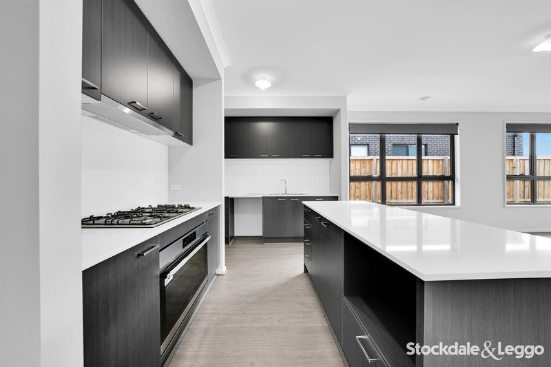 Photo - 8 Gibdon Way, Mickleham VIC 3064 - Image 3