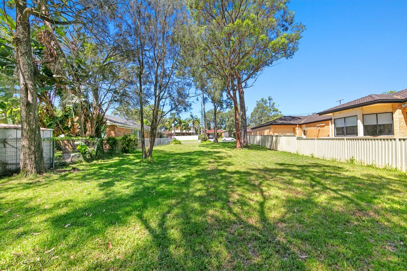 Photo - 8 Ginganup Road, Summerland Point NSW 2259 - Image 2