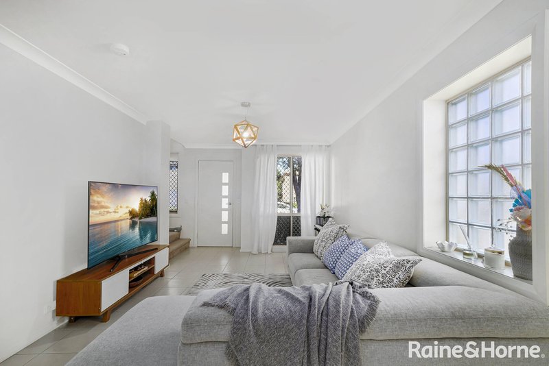 Photo - 8 Glatton Road, Glenfield NSW 2167 - Image 2