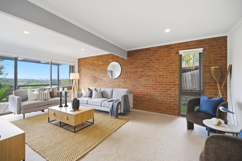 Photo - 8 Gleneagles Court, Darley VIC 3340 - Image 2