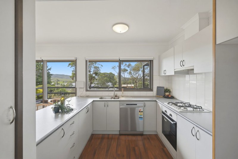 Photo - 8 Gleneagles Court, Darley VIC 3340 - Image 3