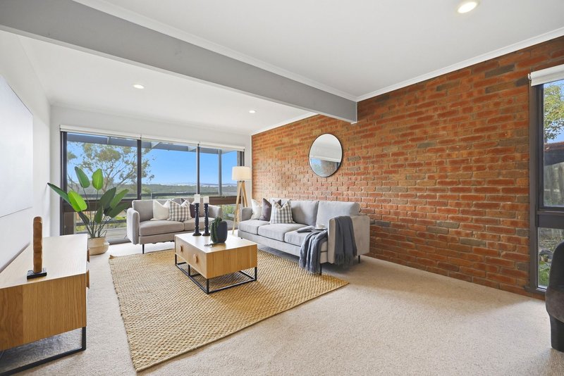 Photo - 8 Gleneagles Court, Darley VIC 3340 - Image 4