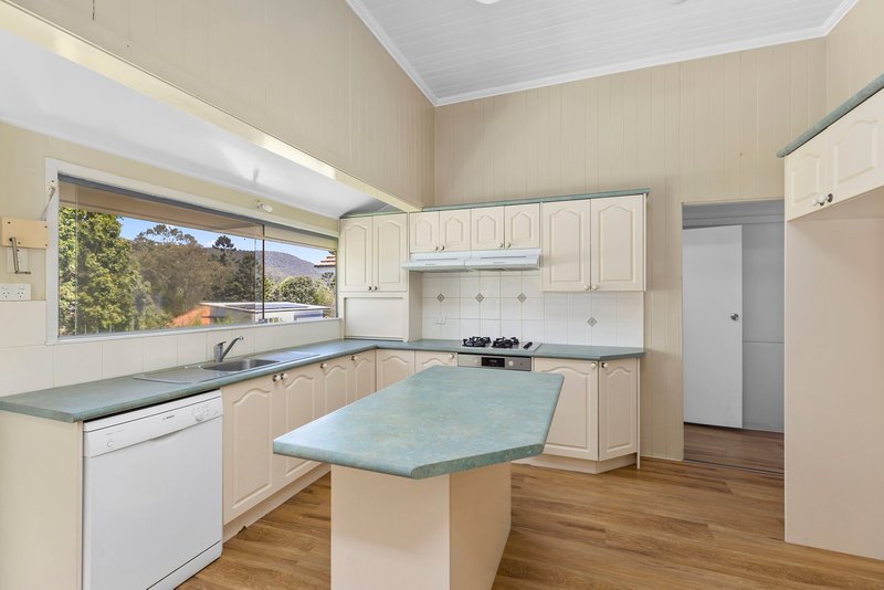 Photo - 8 Glenlyon Drive, Ashgrove QLD 4060 - Image 2