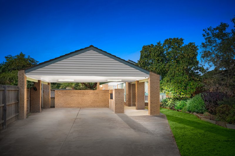 Photo - 8 Glenmoyne Square, Werribee VIC 3030 - Image 2