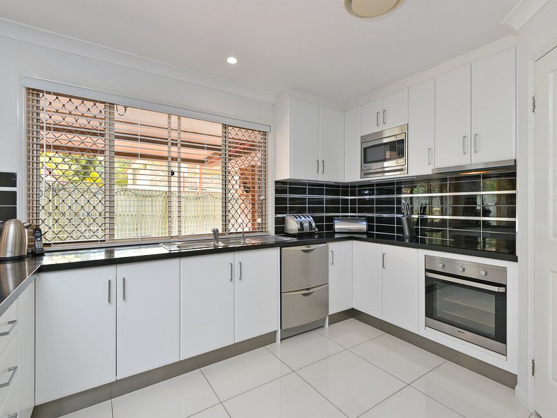 Photo - 8 Glenside Place, Bridgeman Downs QLD 4035 - Image 2