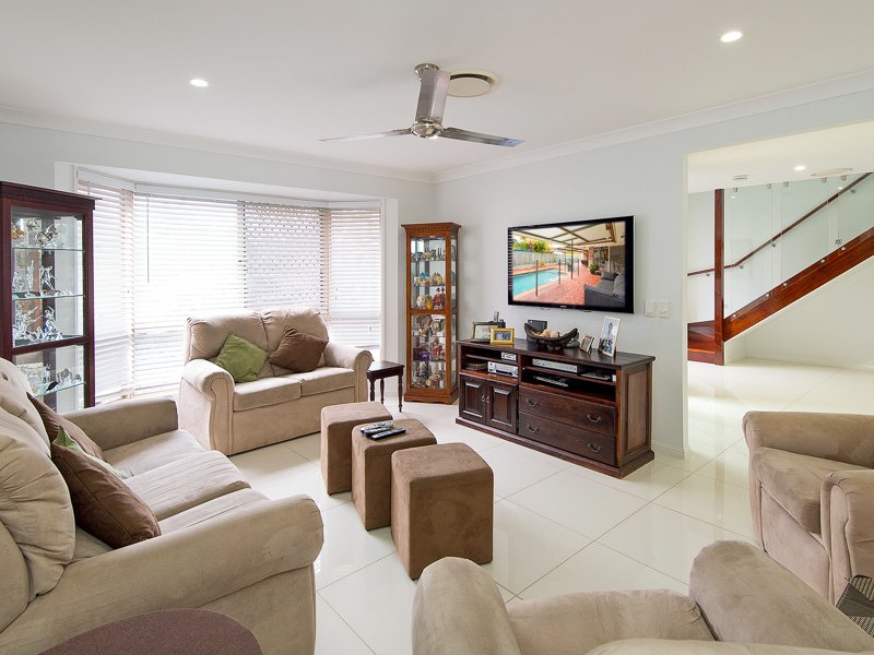 Photo - 8 Glenside Place, Bridgeman Downs QLD 4035 - Image 6