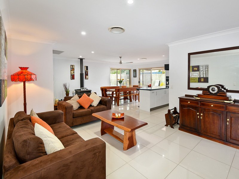 Photo - 8 Glenside Place, Bridgeman Downs QLD 4035 - Image 7