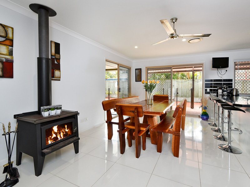 Photo - 8 Glenside Place, Bridgeman Downs QLD 4035 - Image 8