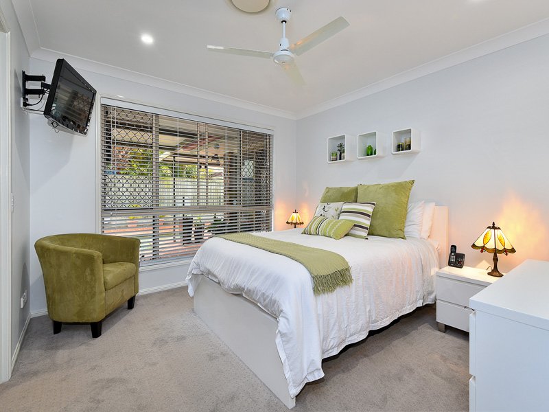 Photo - 8 Glenside Place, Bridgeman Downs QLD 4035 - Image 12