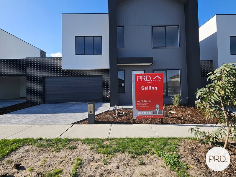 8 Glory Street, Clyde North VIC 3978