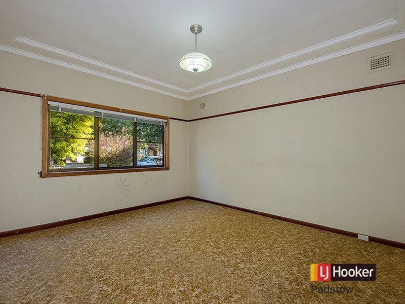 Photo - 8 Gloucester Avenue, Padstow NSW 2211 - Image 4