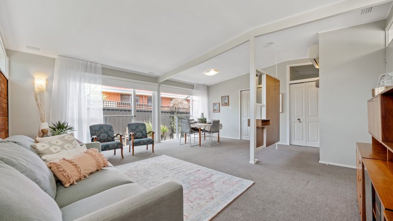 Photo - 8 Gloucester Street, Macquarie Fields NSW 2564 - Image 2